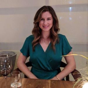 Meet your Posher, Lora